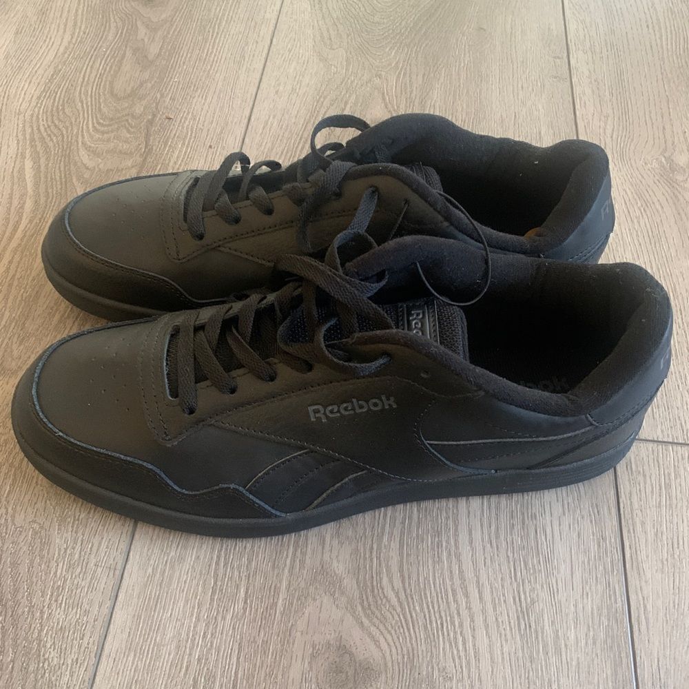 Reebok all black shoes NWOT